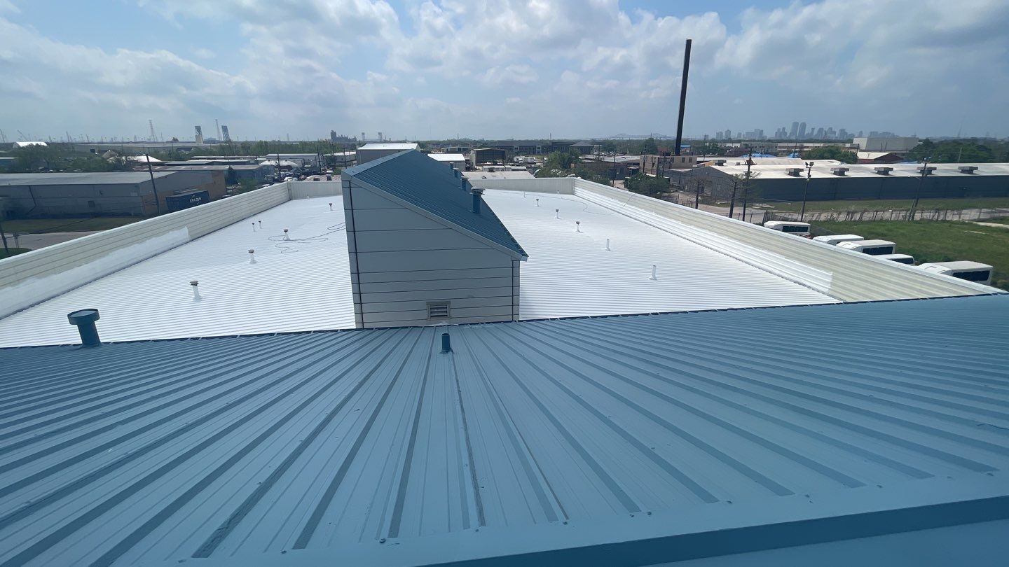 The roof of an industrial building with a blue roof.